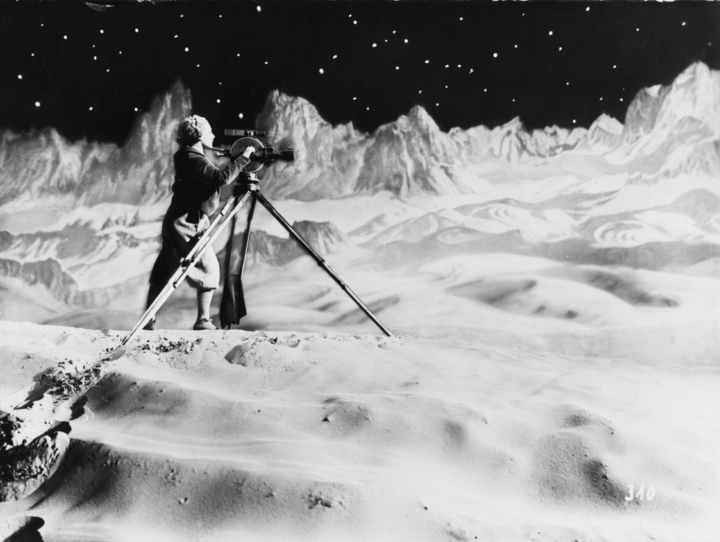 Still from the film Frau im Mond, written by Thea von Harbou, directed by Fritz Lang, 1928/29. Photo by Horst von Harbou / Deutsche Kinemathek. Public domain.